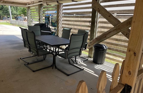 Colington Harbour House | Outerbanks 3 bedroom, 2.5 bath house canal front with dock