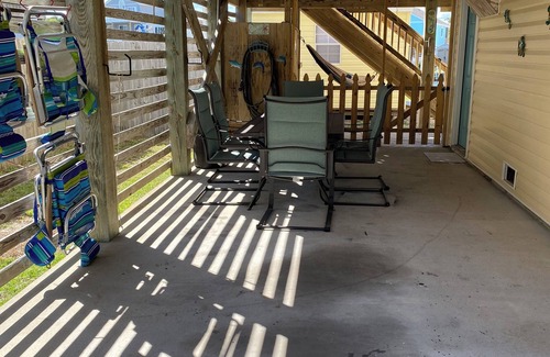 Colington Harbour House | Outerbanks 3 bedroom, 2.5 bath house canal front with dock
