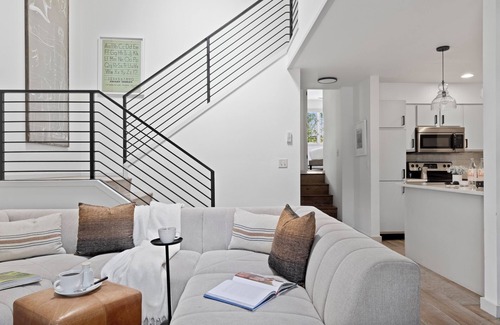 Jackson House | Outpost: Clark's Knoll 395 - Walk to Town Square