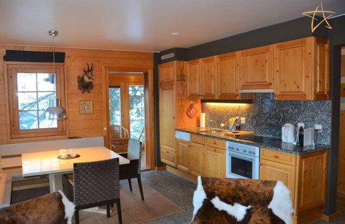 St. Luc Apartment | Outside: apartment for 4 people on the ground floor, balcony/terrace. -Inside: 63m2, open plan livin