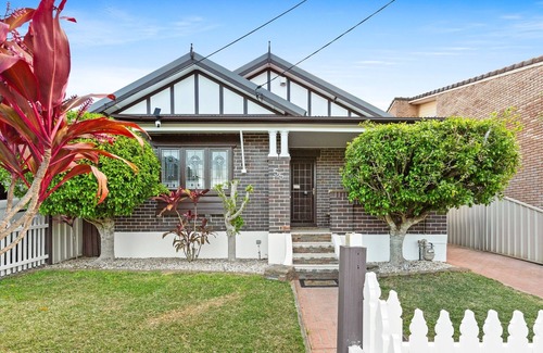 Bexley House | Outstanding 4-Bed Home with Garden, Pool & More