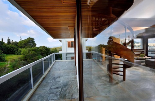 Anafiotika Villa | Outstanding Athens Apartment | Karyatis Luxury Maisonette | 3 Bedrooms |.