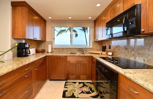 Kaanapali Condo | Outstanding Direct Oceanfront Suite #301 at The Whaler Maui