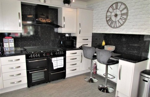 Oldham House | Outstanding House 3 bedrooms Manchestern