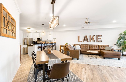 Osage Beach Condo | OUTSTANDING Lands' End Condominium - Main Channel View, Screened Deck, Waterpark