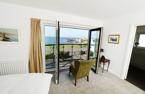 Bushmills House | Outstanding location, sea views, spacious detached house with private garden