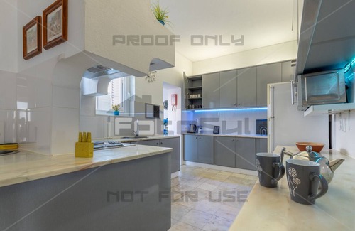 Praia da Rocha Villa | Outstanding location (Algarve) facing the Ocean on Praia da Rocha strip Portimao