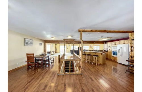 Dayton House | Outstanding Mtn View, 5 bdr sleeps 11, 4400sqft