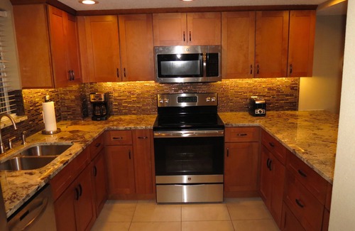 Marathon Condo | Outstanding Oceanfront Condo On The Beach With A Pool!