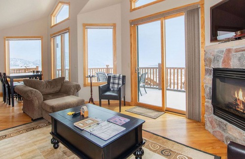 Estes Park Condo | Ouzel Peak 22A - 2 Br Condo with Lake/Mountain Views!