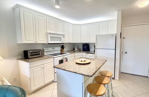 Fort Pierce Condo | OV 124 Tennis Court View Condo-Paradise Vacation Rental in Ocean Village