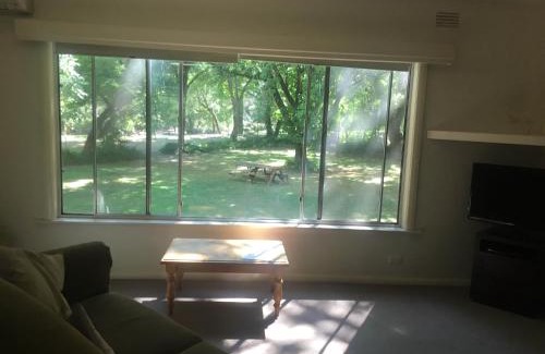 Bright Apartment | Ovensview On Riverside