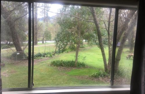 Bright Apartment | Ovensview On Riverside