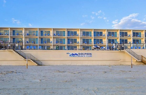 Daytona Beach Shores Resort | Over 23 miles of white sand beaches, the Dolphin Beach Club is the perfect place