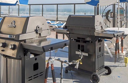 Daytona Beach Shores Resort | Over 23 miles of white sand beaches, the Dolphin Beach Club is the perfect place