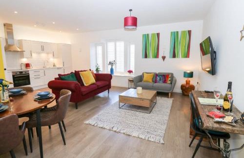Haworth Apartment | Over The Arch