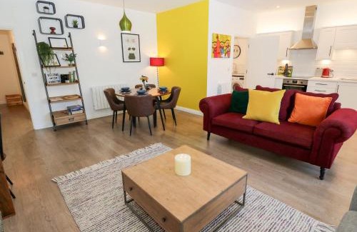 Haworth Apartment | Over The Arch