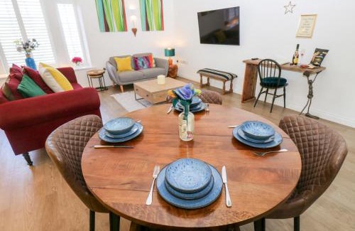 Haworth Apartment | Over The Arch