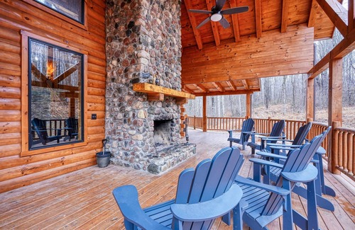 Laurelville Cabin | Overbrook Lodge, 5 bedrooms, 4.5 baths, Sleeps 16 and Two miles to Rock House