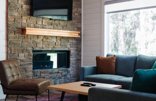 Jasper East Cabin | Overlander Mountain Lodge