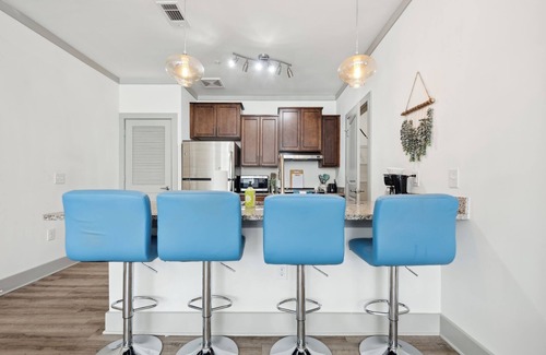 Farragut Apartment | Overlook 2103 I Luxury Redefined I Free Parking