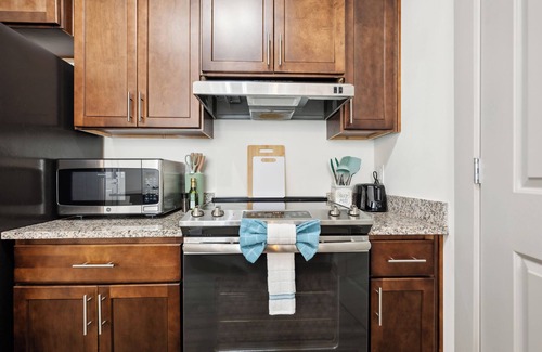 Farragut Apartment | Overlook 2103 I Luxury Redefined I Free Parking