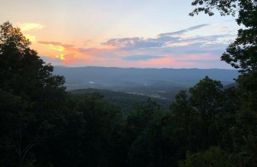 Rileyville House | Overlook Cabin Hot Tub, Amazing Views, Fireplace