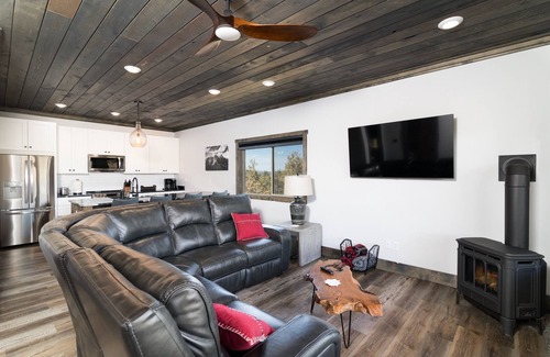 Orderville House | Overlook Casita | Private Hot tub | Zion NP