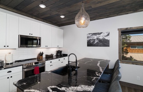 Orderville House | Overlook Casita | Private Hot tub | Zion NP