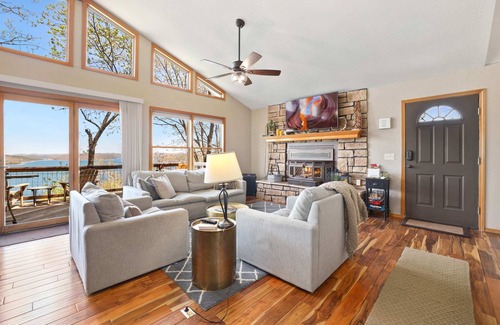 Lost Bridge Village Cabin | Overlook - Hot Tub - Beaver Lake