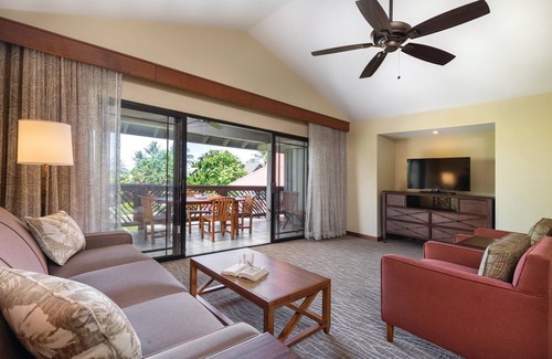 Kailua-Kona Resort | Overlook Kahalu'u Bay in our Spacious Seaside paradise with access to pools/hot tubs