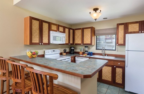 Kailua-Kona Resort | Overlook Kahalu'u Bay in our Spacious Seaside paradise with access to pools/hot tubs