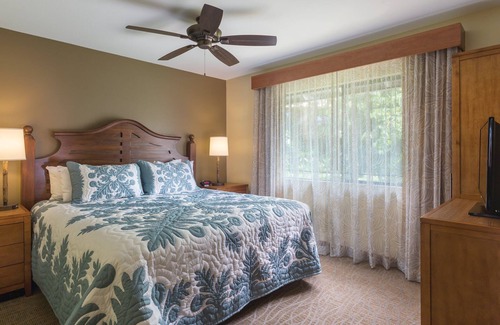 Kailua-Kona Resort | Overlook Kahalu'u Bay in our Spacious Seaside paradise with access to pools/hot tubs