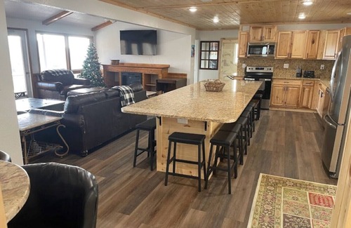 Banner Elk Cabin | Overlook Lodge 5 min to slopes 5 King Master ensuites 7 bedrooms 8 baths amazing views.