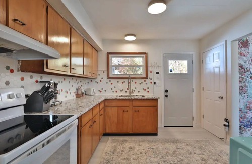 Clintonville House | Overlook Ranch Home with Hot Tub and King Bed