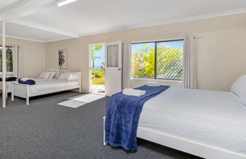 Cooee Bay House | Overlooking Keppel Bay