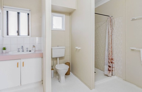 Cooee Bay House | Overlooking Keppel Bay