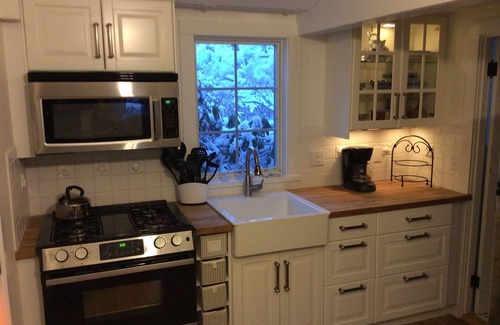 Harwich Port House | Overlooking Wychmere Harbor, 400 steps to beach, town & Nantucket ferry.n