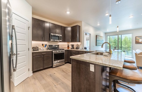 Lakeside Village Condo | Overlooks Snake River w/Great Mountain View, Close to Everything in Keystone