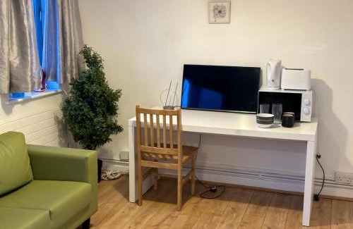 Coldharbour Apartment | Overton