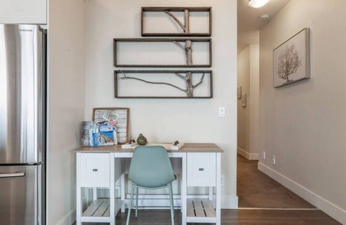 Foothills Apartment | OWAV - Lower · Oh What A View! Lower Suite - Sleeps 6