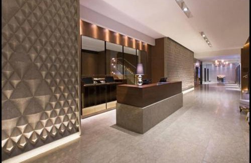 Melbourne Central Business District Apartment | Owen · Soaring City Views Central Location