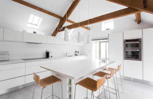 Llandovery House | Owl Barn at Penygaer Great views of Brecon Beacons