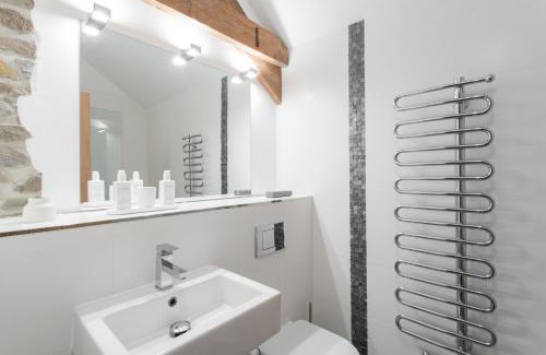 Llandovery House | Owl Barn at Penygaer Great views of Brecon Beacons
