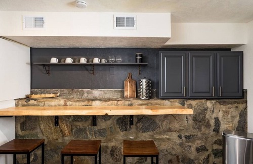Rollinsville Cabin | Owl Chalet - 1950's Cabin close to hiking, creek, and brewery!