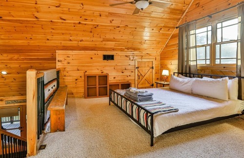 Raccoon Ridge Cabin | Owl Good Lodge | Blue Ridge, Ga