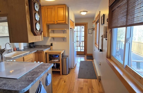 McHenry House | Owl's Nest- 3 Bedroom Dog-Friendly home with Hot Tub and Air Hockey