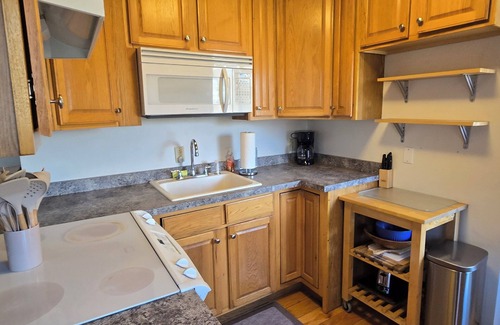 McHenry House | Owl's Nest- 3 Bedroom Dog-Friendly home with Hot Tub and Air Hockey