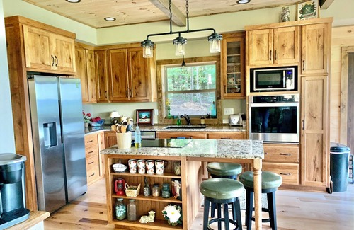 Mt. Sherman Cabin | Owl's Nest Cabin-A Newly-Built Luxury Cabin with an Incredible View!