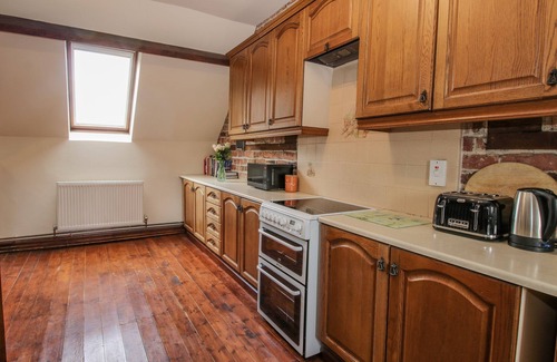 Hyssington Cottage | OWLBURY HALL BARN, pet friendly, with hot tub in Bishop's Castle